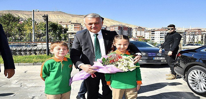 Vali Yazıcı İlimizin Turizm Merkezlerinden Biri Olan Darende’yi Ziyaret Etti.