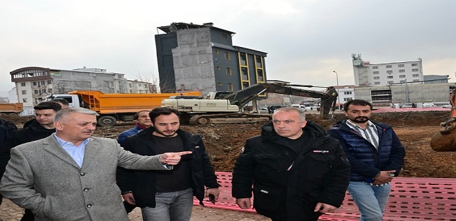Vali Ersin Yazıcı Kent Meydan Projesinde Yer alan Saray Mahallesi İnşaatını Yerinde İnceledi