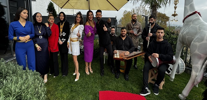 Eşini ödüllendirdi