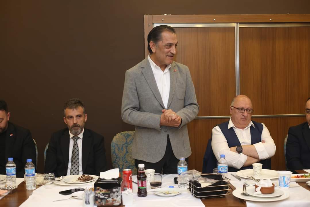 ( CHP ) Erzurum Milletvekili Adayı Dr. Ayhan Koç, basın mensuplarıyla iftarda buluştu.