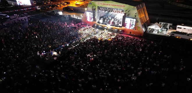 26. KAYISI FESTİVALİNDE ELİF BUSE DOĞAN VE ALİŞAN MALATYALILARLA BULUŞTULAR