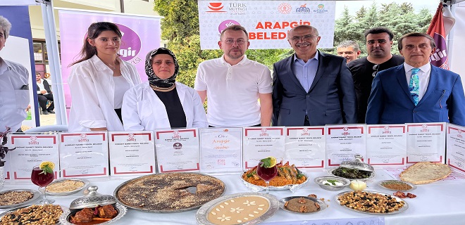 MALATYA’DA TÜRK MUTFAĞI HAFTASI COŞKUSU: ARAPGİR STANDI YOĞUN İLGİ GÖRDÜ
