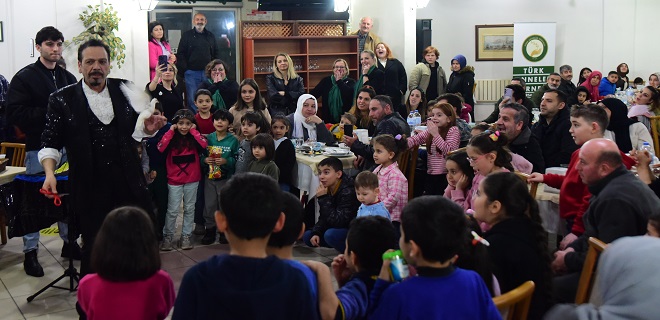 Anneler depremzede aileleri ağırladı