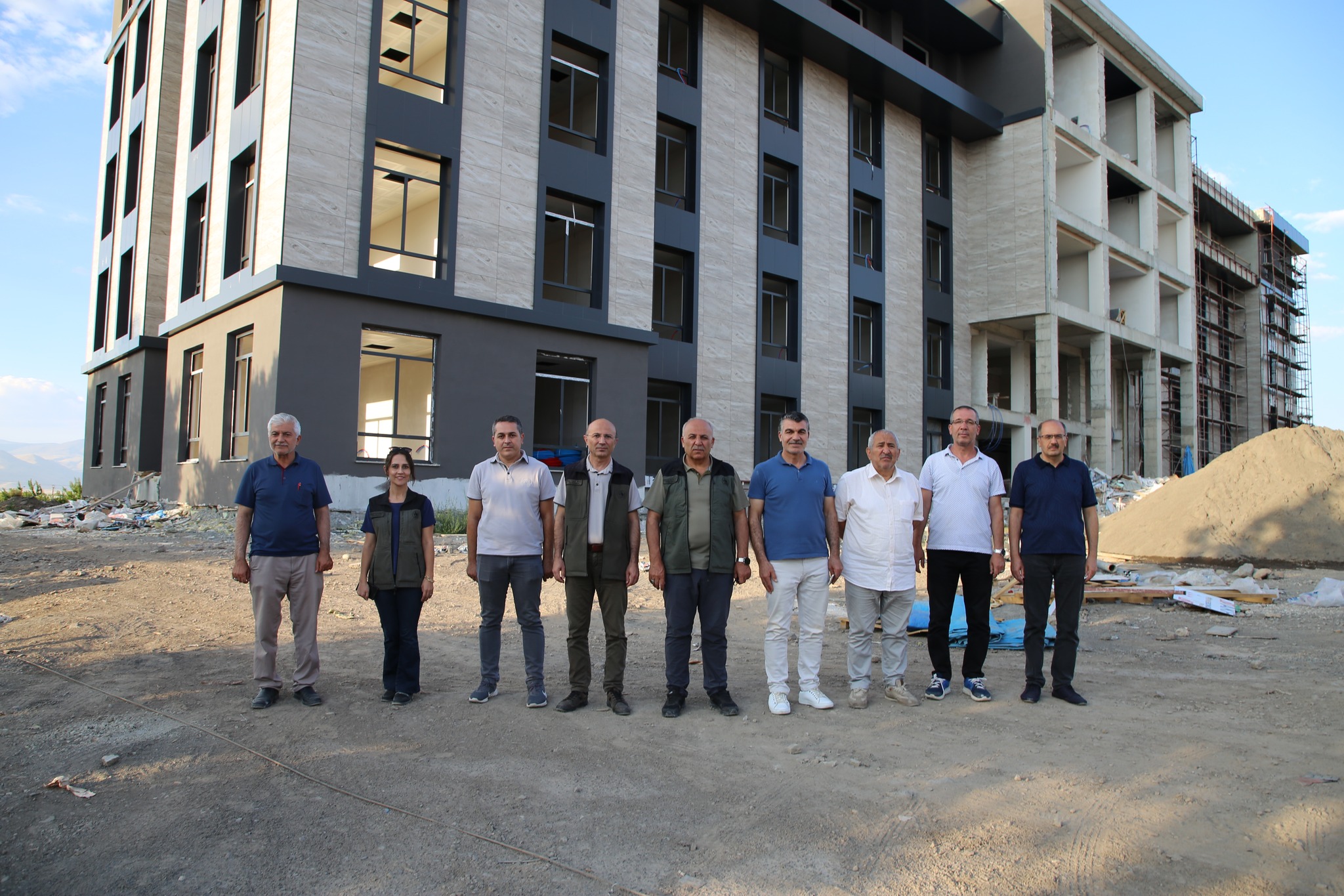 Erzurum Orman Bölge Müdürü Ayatay, hizmet binasını yerinde inceleyerek inşaatın son durumu hakkında bilgiler aldı. 