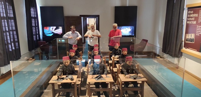 “Asırlık Yapı Sizleri Geçmişe Götürecek”