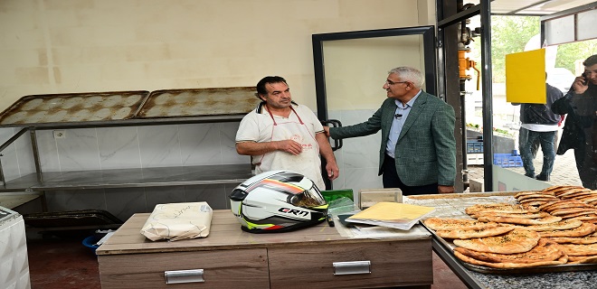 Başkan Güder Eskimalatya’da Geçici İş Yerindeki Esnafları Ziyaret Etti