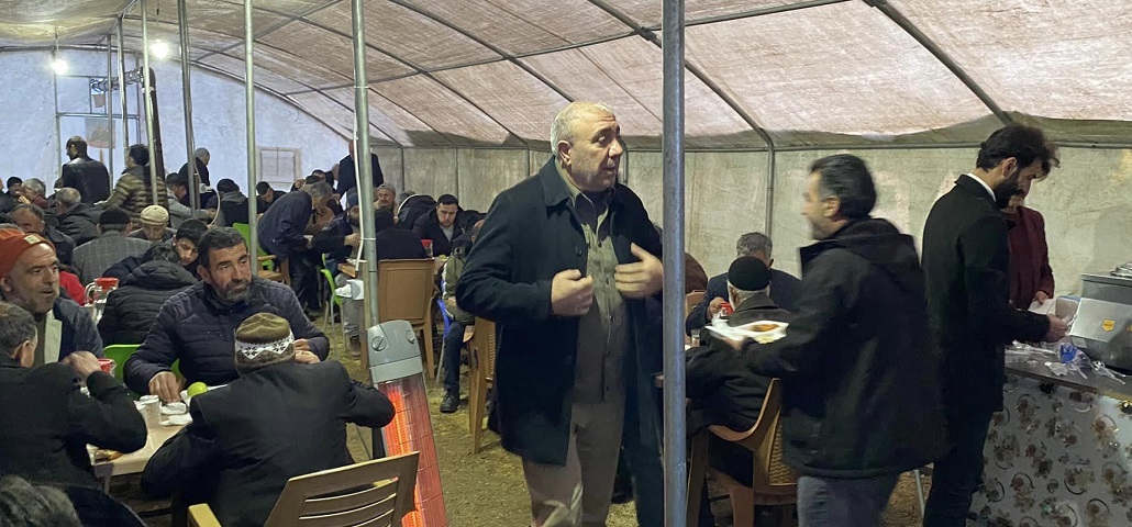 Kılıç, Son günleri de halkla birlikte geçiriyor.