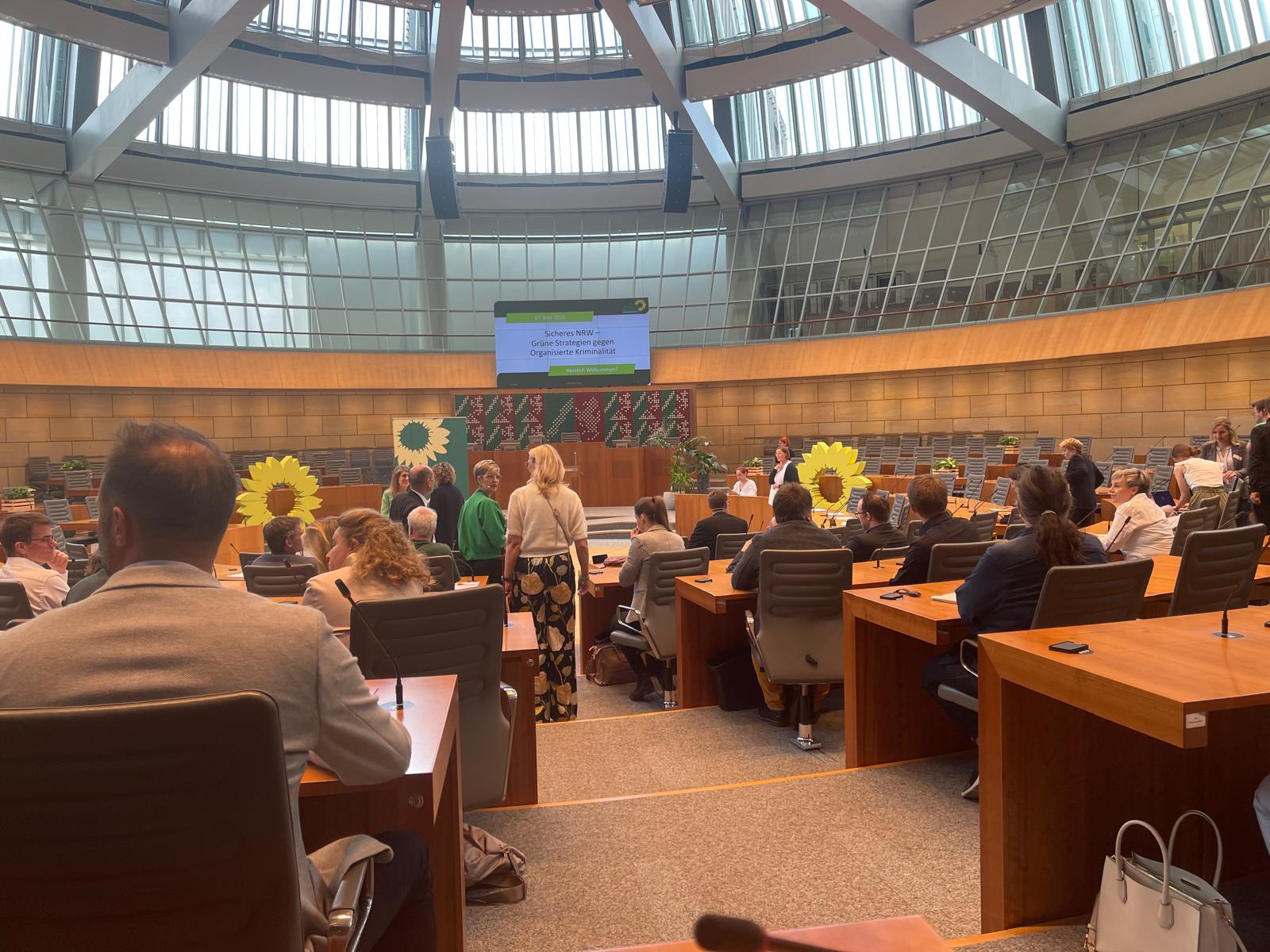 Güvenli NRW,  Organize suçlara karşı Yeşil stratejiler Düsseldorf‘ ta Kriminalistik ve Kriminoloji Kongresi düzenlendi
