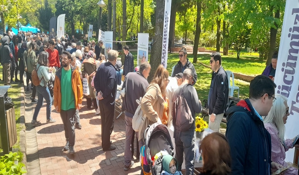 Yerel Tohum Takas şenliği etkinliğine katıldı.