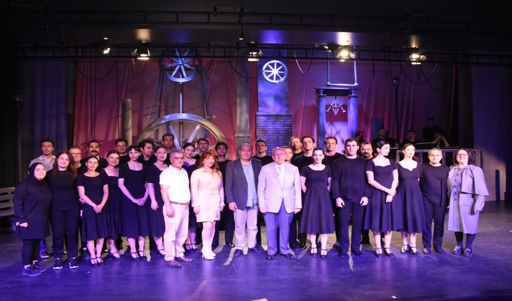 TEKİRDAĞ BÜYÜKŞEHİR BELEDİYESİ ŞEHİR TİYATROSU ÖDÜLLERİ TOPLADI