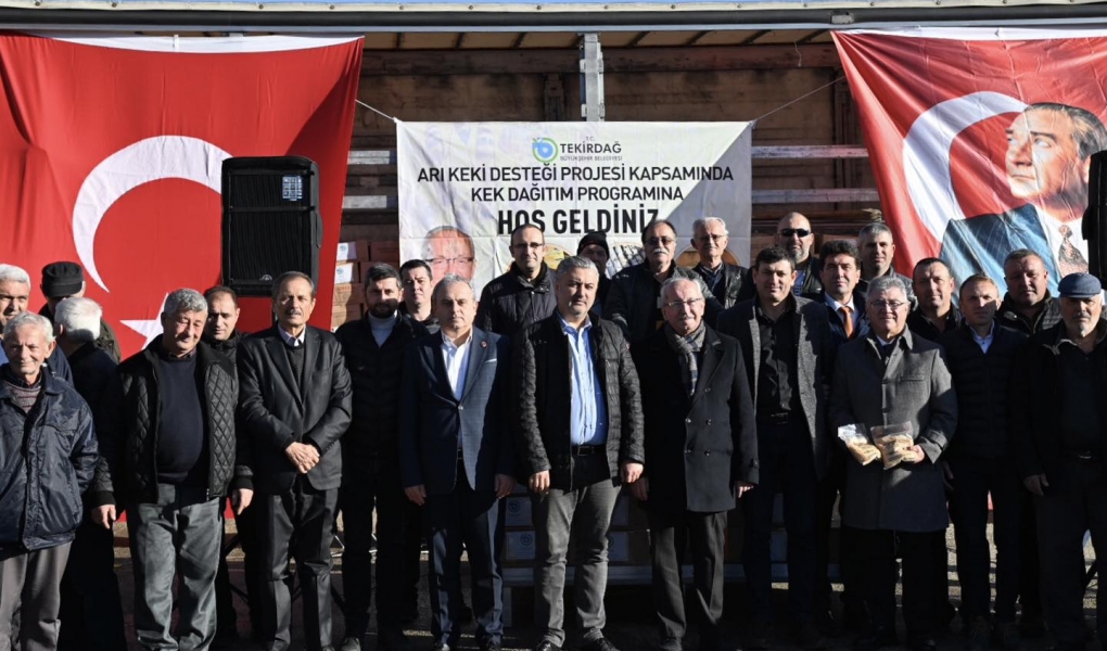 MALKARA'DA ARI ÜRETİCİLERİNE ARI KEKİ DAĞITIMI YAPILDI