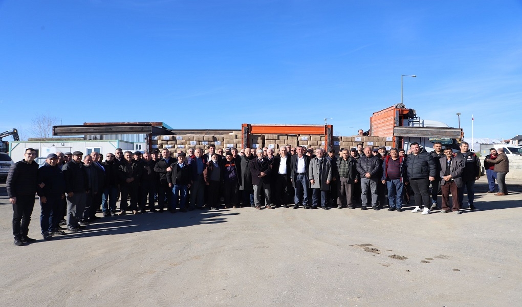 BÜYÜKŞEHİRDEN SARAYLI ÜRETİCİLERE ARI KEKİ DESTEĞİ