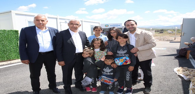 Depremzede Vatandaşlara Bayram Ziyareti