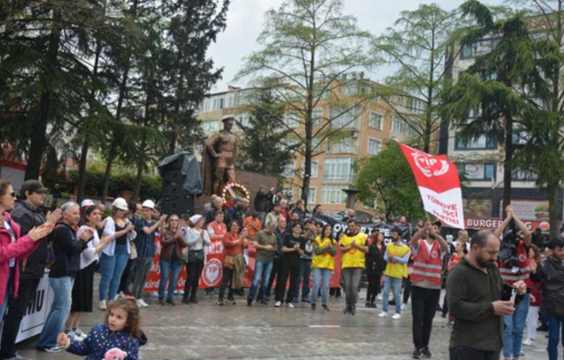  Sağanak Yağmur Altında 1 Mayıs Kutlaması