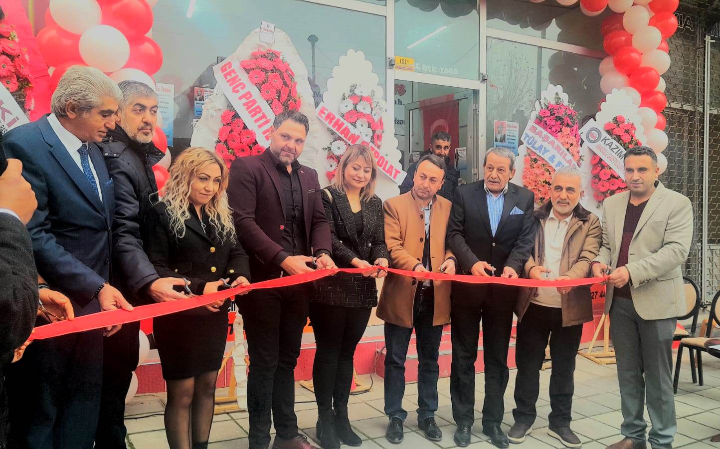 Muhtar Adayı Tülin Tosun Seçim Bürosunu Açtı