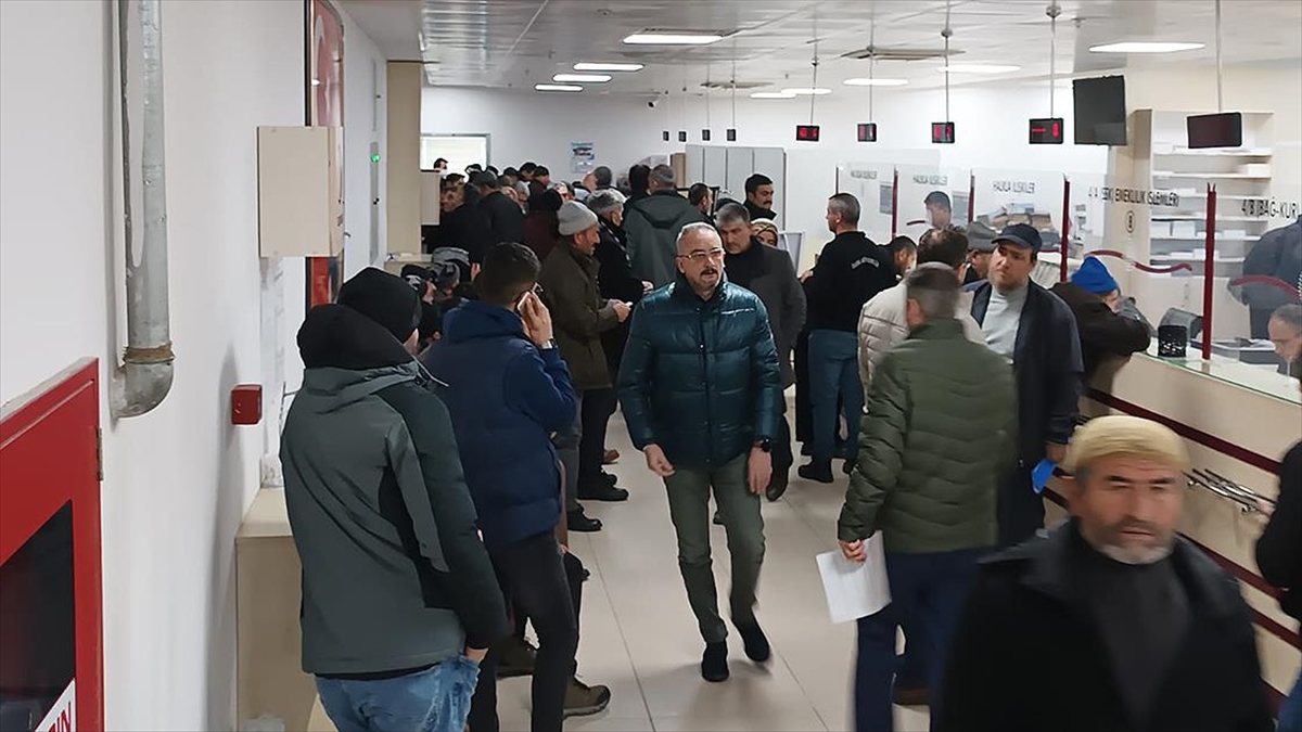 SGK'de EYT mesaisi yapan personele fazla çalışma ücreti verilecek