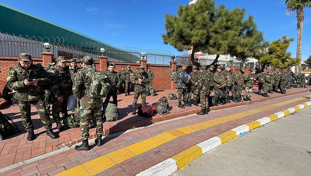 Azerbaycan, Macaristan, Meksika ve İngiltere'den arama kurtarma ekipleri Türkiye'ye geldi