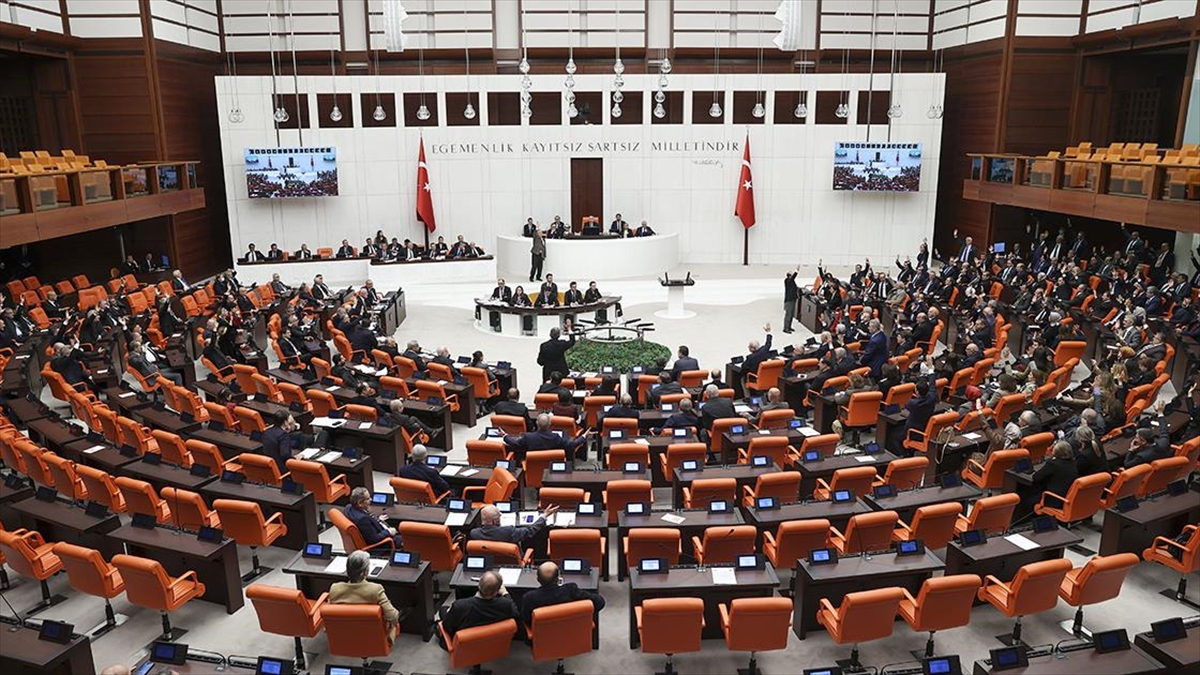 Depremden etkilenen 10 ili kapsayan OHAL tezkeresi TBMM Genel Kurulu'nda kabul edildi