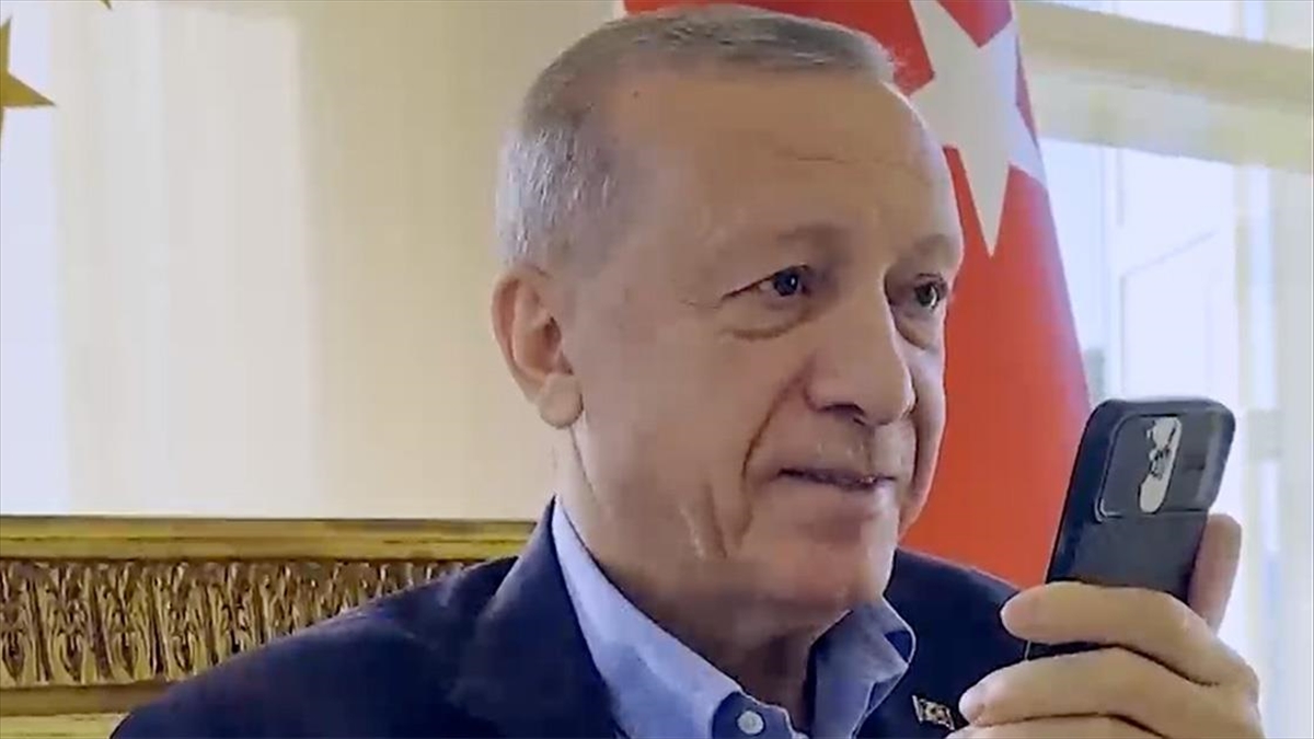 Cumhurbaşkanı Erdoğan depremin 248'inci saatinde enkazdan kurtarılan Aleyna ile telefonda görüştü
