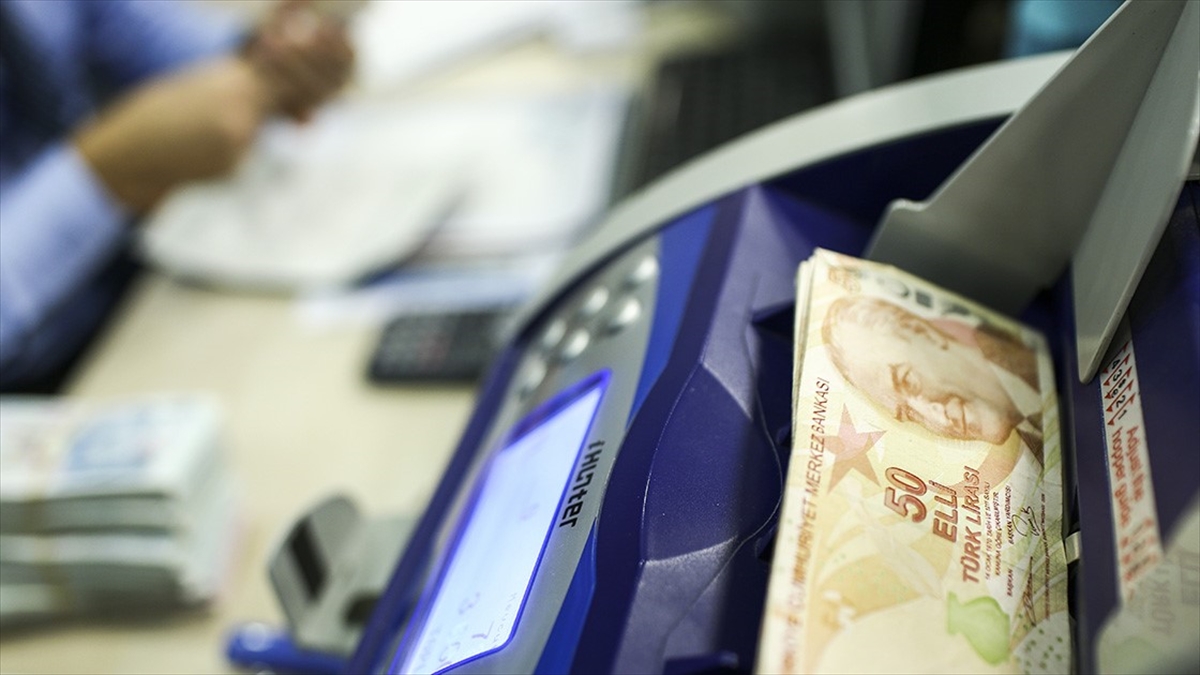 Yaşlı ve engelli aylıkları hesaplara yatırıldı