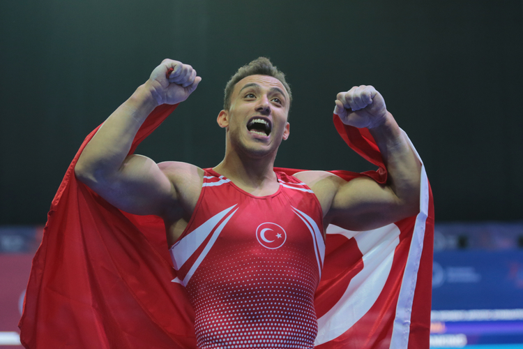 Milli cimnastikçi Adem Asil, Avrupa şampiyonu oldu