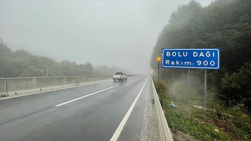 Bolu Dağı'nda sis etkili oluyor