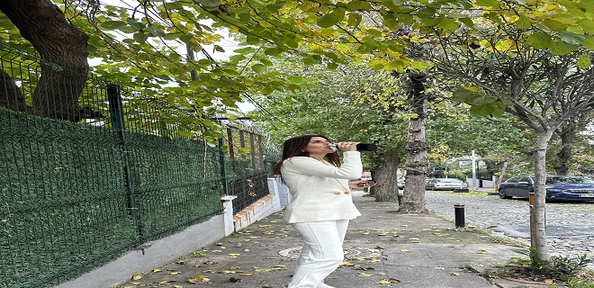 ECE VAHAPOĞLU’NUN SİRKELİ SU MATARASI YANINDA