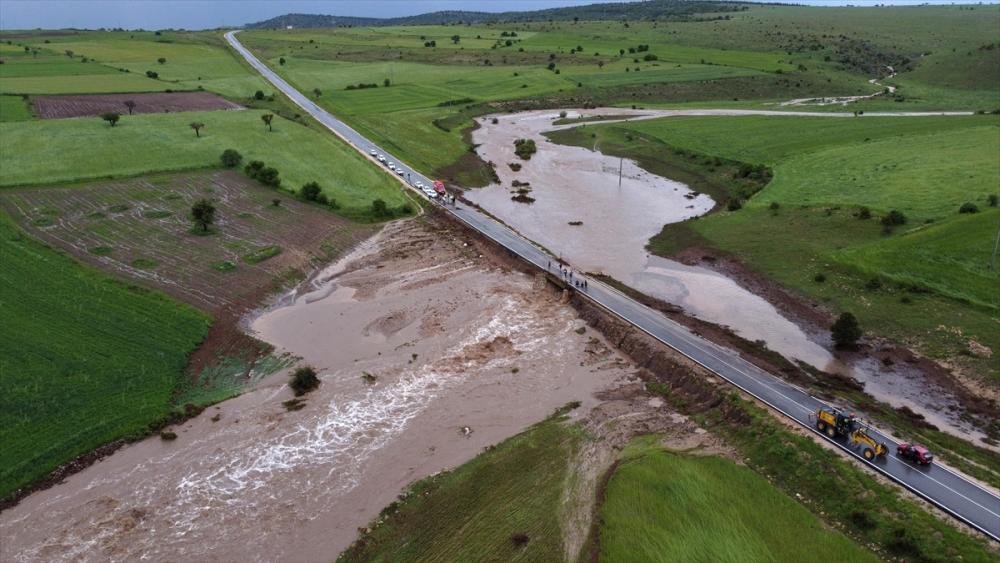 Eskişehir'de kuvvetli yağış sele neden oldu