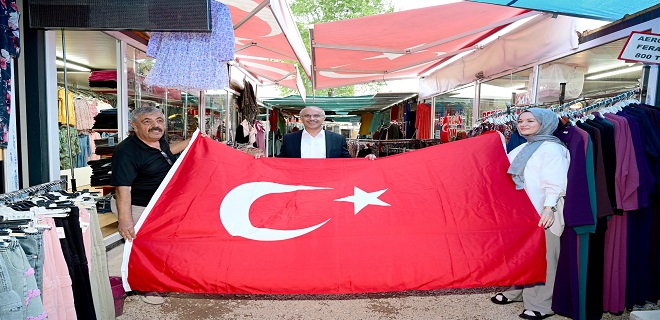 Başkan Er, Konteyner Çarşılarda hizmet veren esnafları ziyaret etti