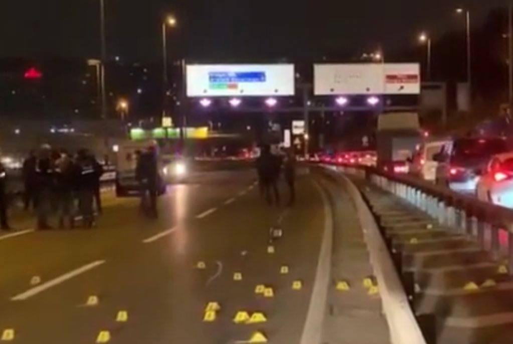 İstanbul Haliç Köprüsü'nde bir otomobile silahlı saldırı düzenlendi