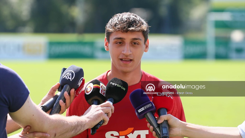 Galatasaray'da Emirhan Kayar ile profesyonel sözleşme imzalandı