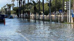 Hatay'ın İskenderun ilçesinde deniz seviyesi yükseldi