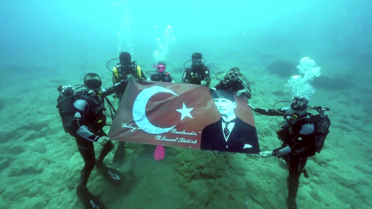 Hatay'da 19 Mayıs coşkusu su altına taşındı