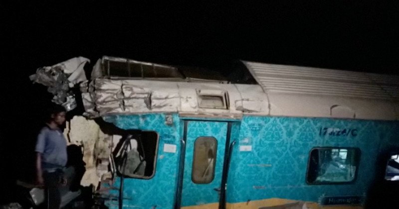 Hindistan'da meydana gelen tren kazasında 50 kişi öldü