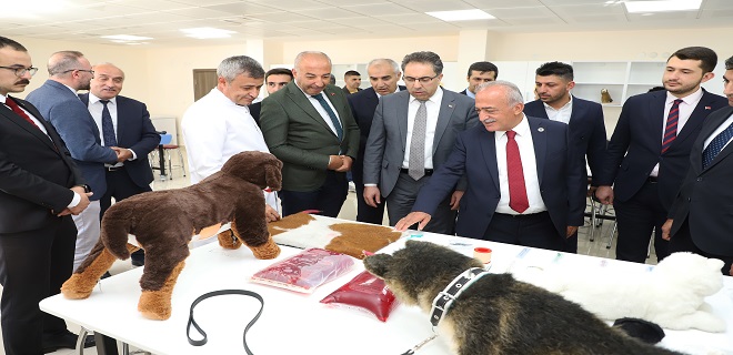 Tarım ve Orman Bakan Yardımcısı Gümen Atatürk Üniversitesini Ziyaret Etti