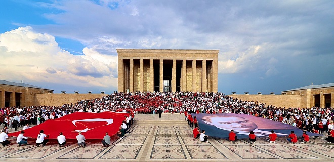 Ata’nın huzurunda bir araya geldiler.