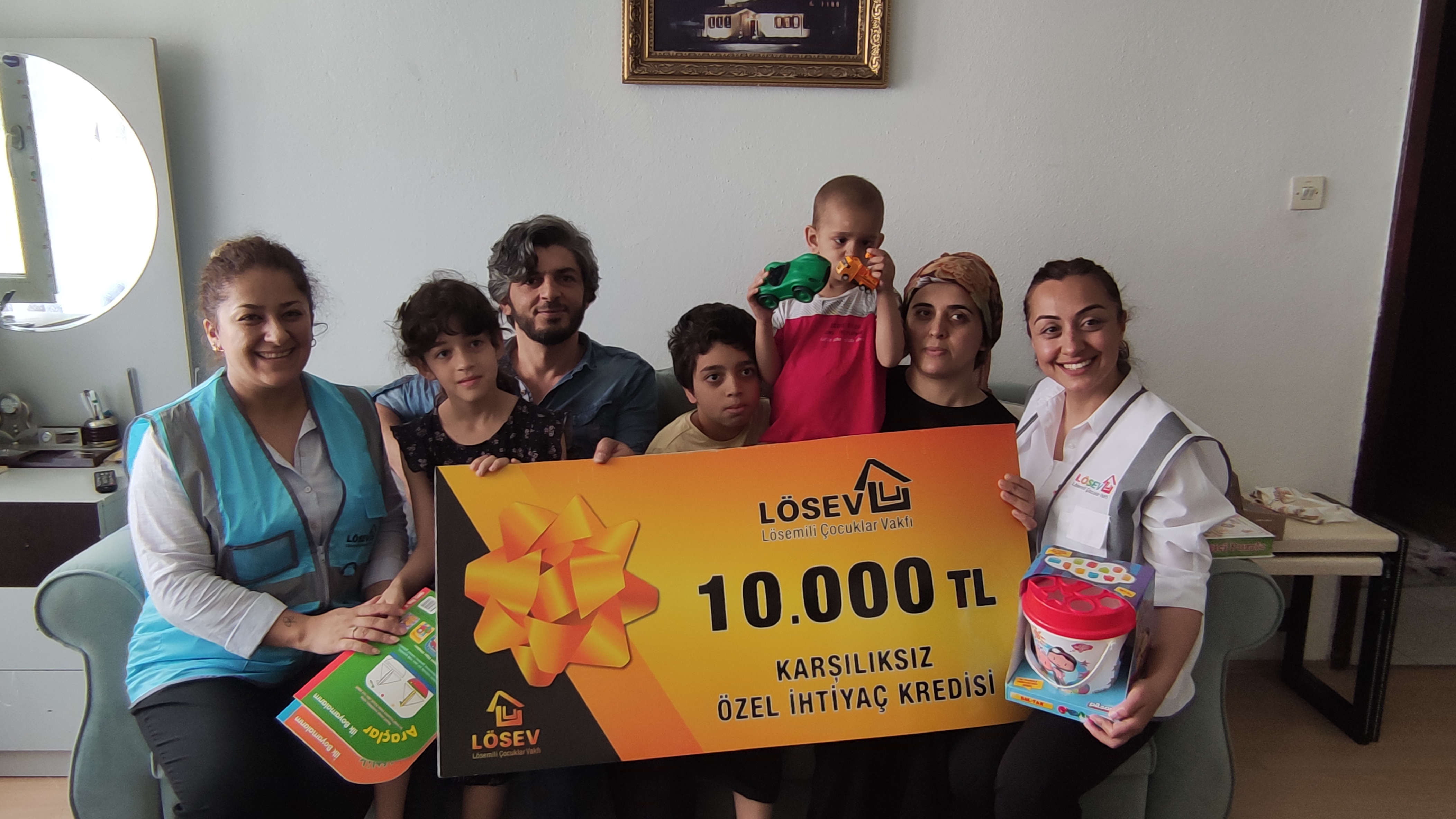 LÖSEV’İN BAYRAM ÇEKLERİ