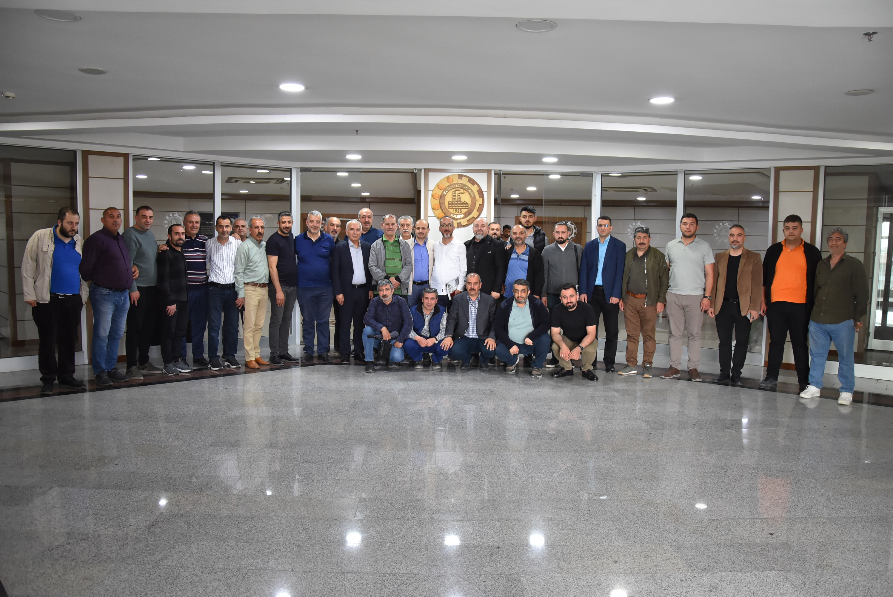 Depremzede kırtasiyeciler yaralarını birlikte saracak