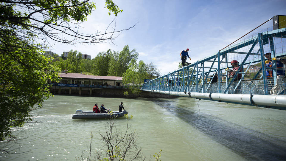 Munzur Çayı'nda kaybolan 3 kişiden 1'nin cansız bedenine ulaşıldı