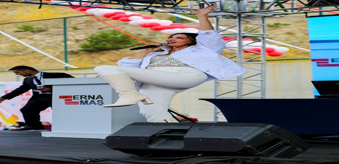 NİLAY DORSA SAHNE BÜYÜCÜSÜ