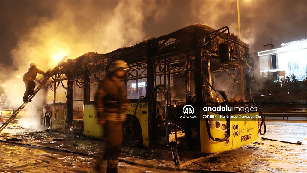 TEM Otoyolu’nda seyir halindeki İETT otobüsü yandı