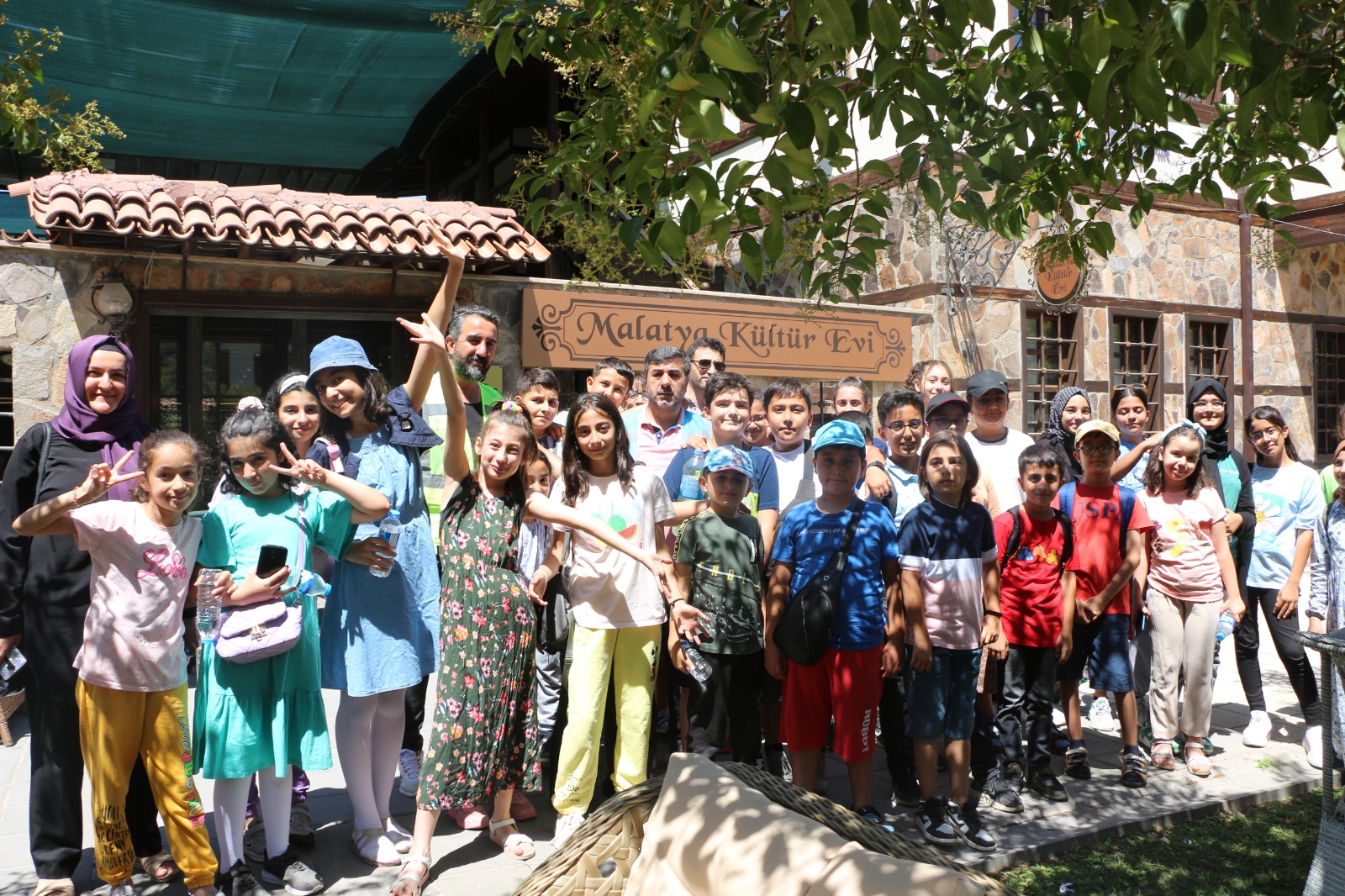 SEMT KONAĞI ÖĞRENCİLERİ  SANAT SOKAĞINI GEZDİ