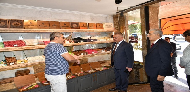 Vali Ersin Yazıcı, Esnaf ve Vatandaşlarla Bir Araya Geliyor.