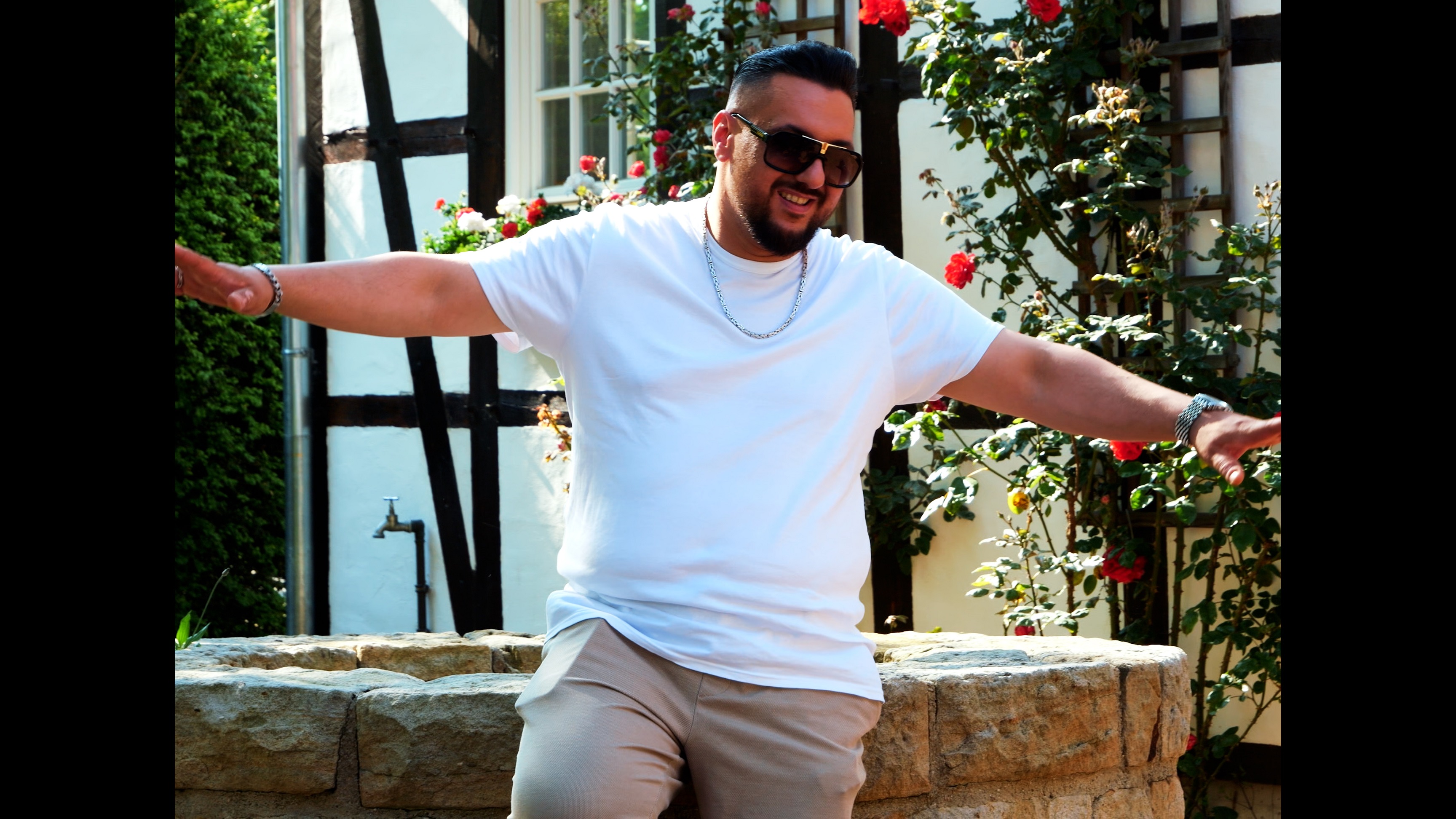 KLİPTE KADIN OYNATMAYA KORKTUM