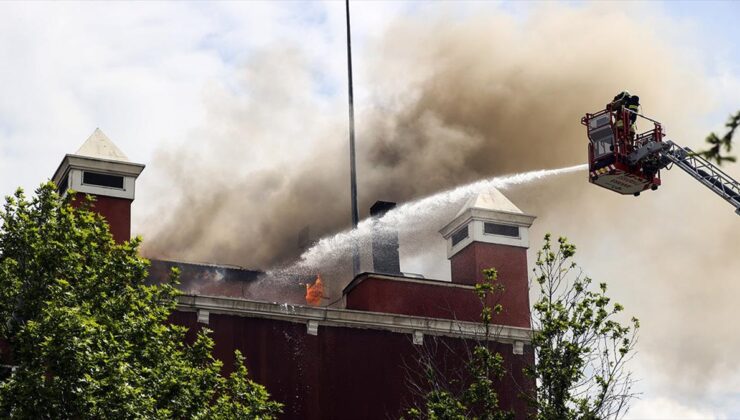 Ankara'da özel bir hastanenin çatısında yangın çıktı