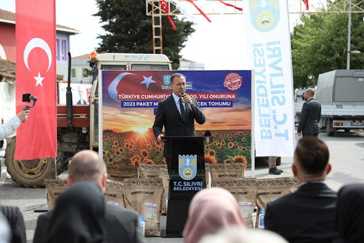 2023 paket milli hibrit ayçiçek tohumunu Silivrili üreticilerle buluşturdu. 