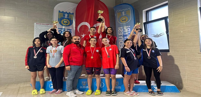 Paletli Yüzme Bahar Şenliği düzenlendi.