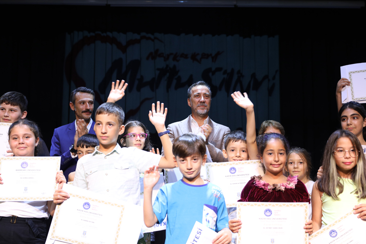 SİLİVRİLİ ÖĞRENCİLER İNGİLİZCEYİ ÜCRETSİZ ÖĞRENİYOR