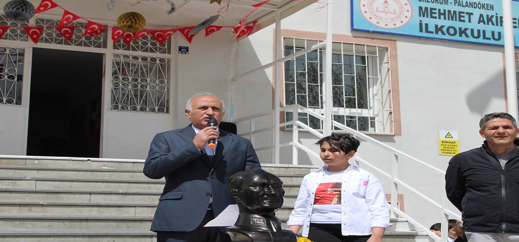 Mehmet Akif Ersoy İlkokulu'nda 23 Nisan Coşkusu