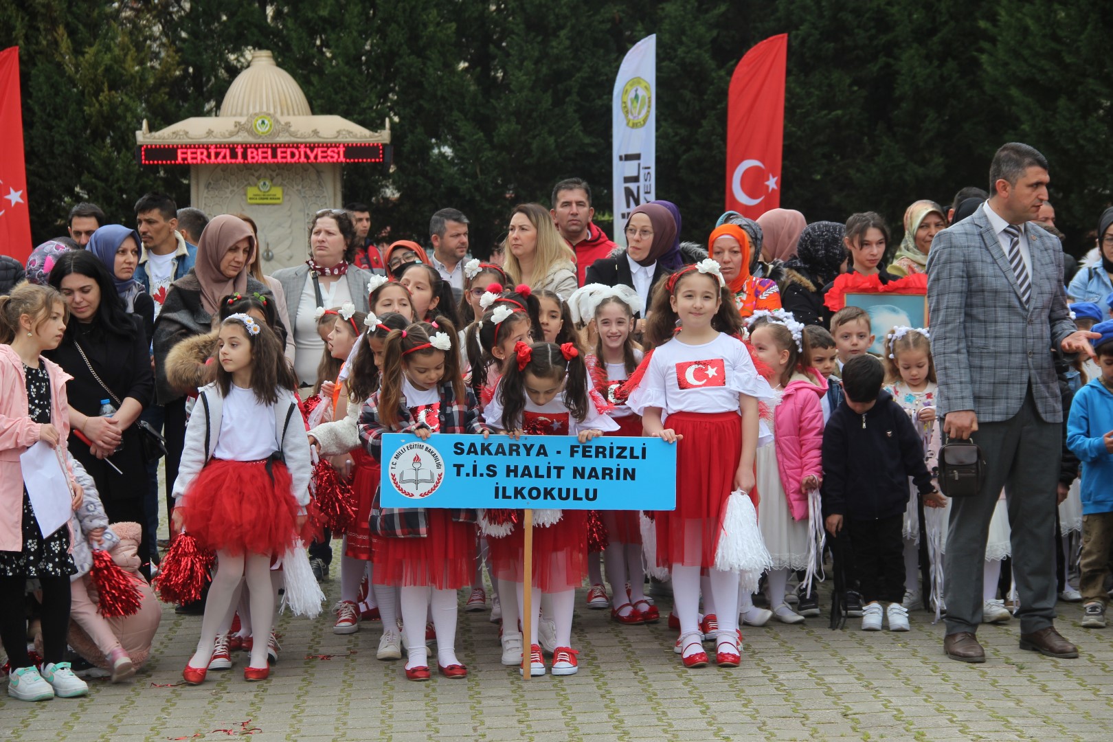 FERİZLİ'DE 23 NİSAN COKŞUYLA KUTLANDI